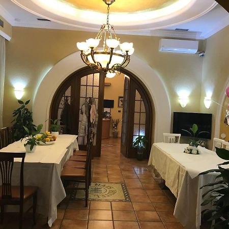 Hotel Nais Дуррес Экстерьер фото