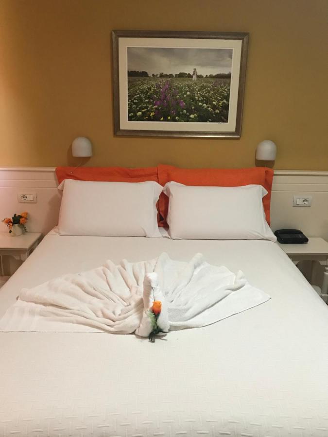 Hotel Nais Дуррес Экстерьер фото
