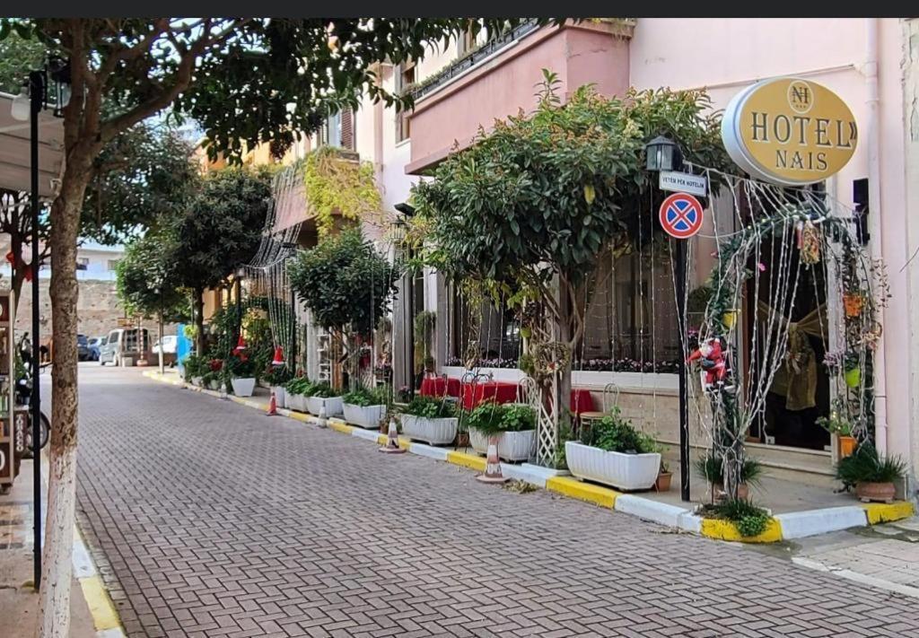 Hotel Nais Дуррес Экстерьер фото