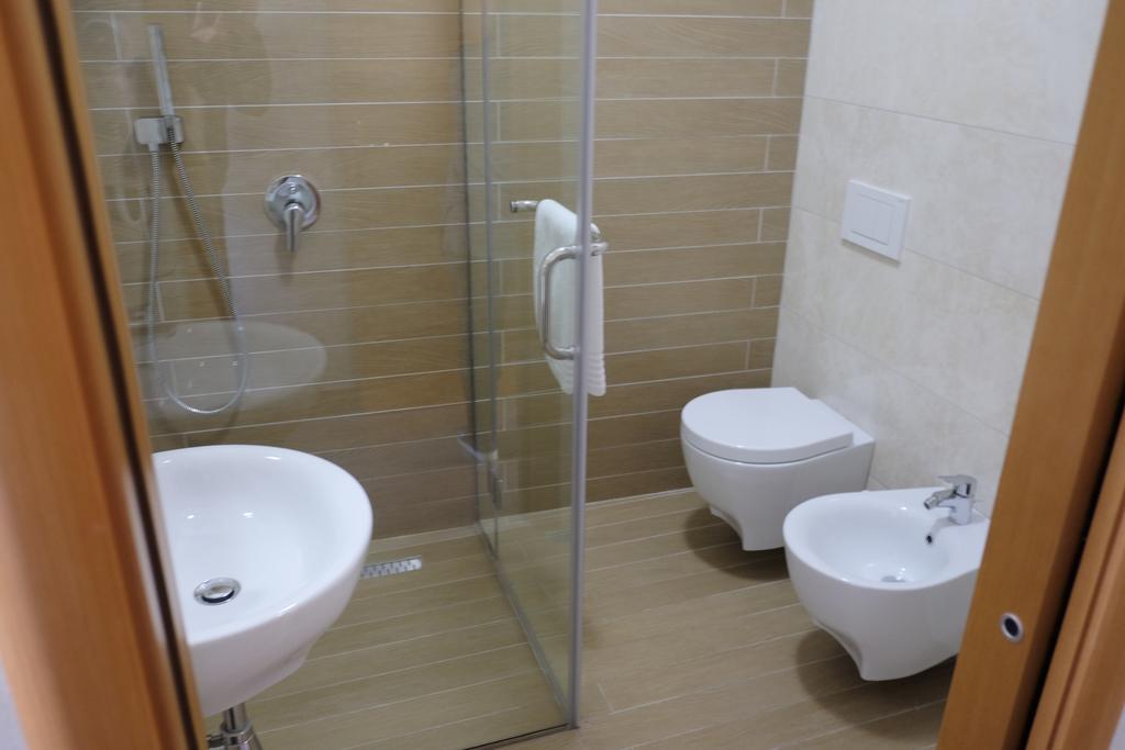 Hotel Nais Дуррес Экстерьер фото