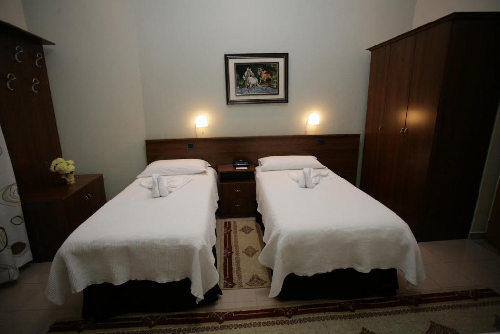 Hotel Nais Дуррес Экстерьер фото