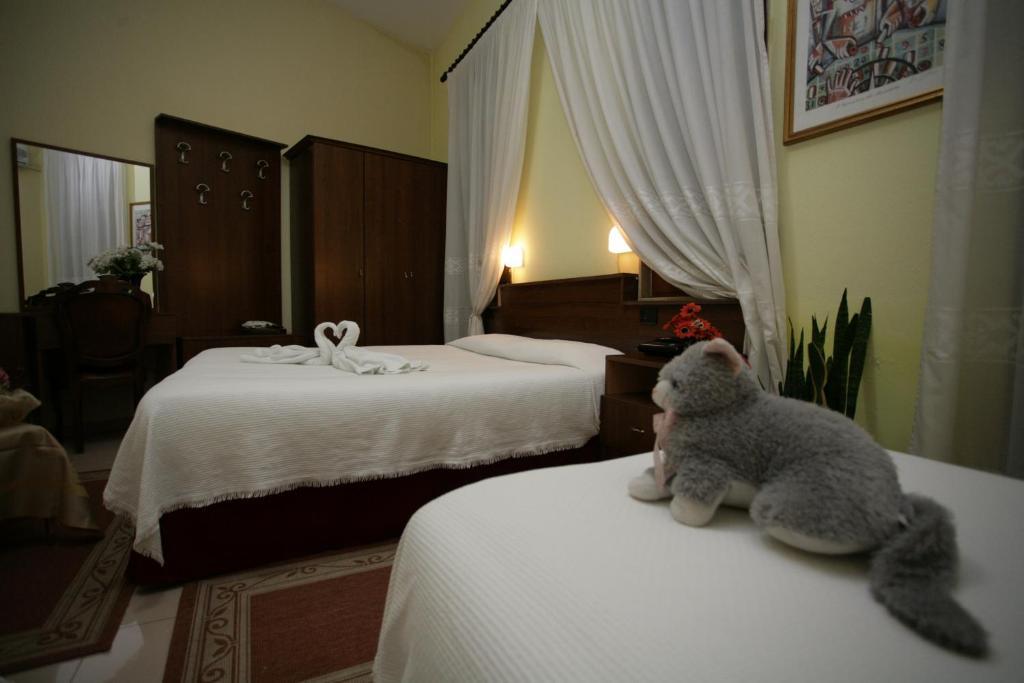 Hotel Nais Дуррес Экстерьер фото