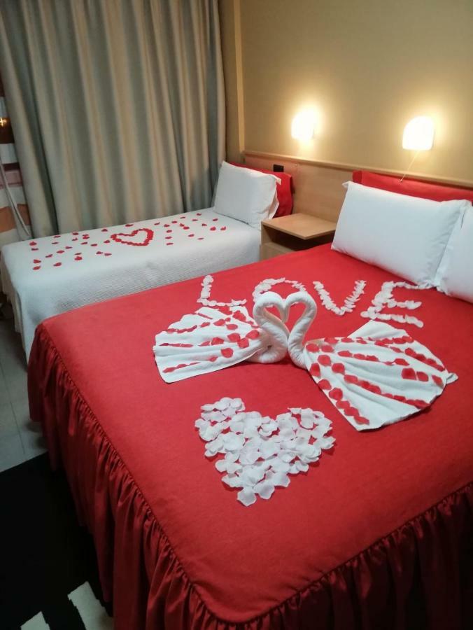Hotel Nais Дуррес Экстерьер фото
